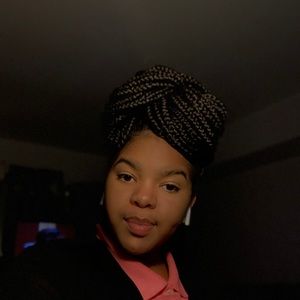 Meet your Posher, Chloe